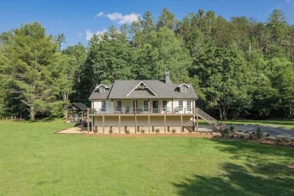 Creekside Manor - Image 1