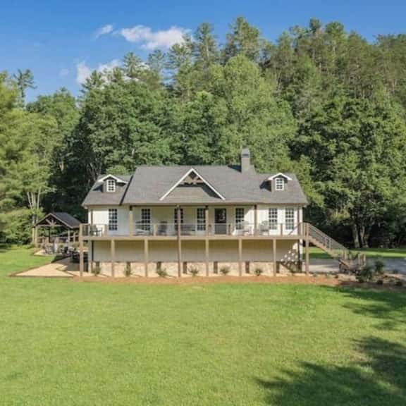 Creekside Manor - Image 1