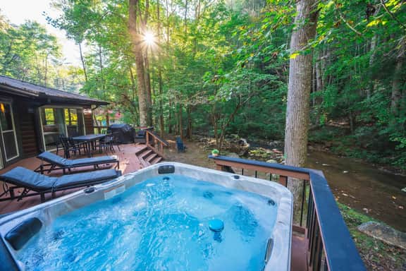 Rock-N-Creek Cabin - Image 2